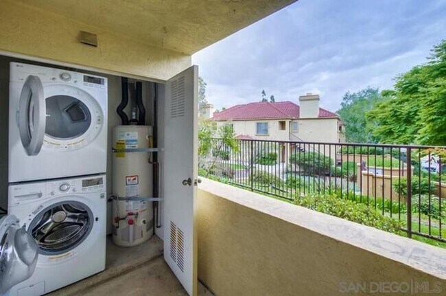 Building Photo - 2-bed, 2-bath Condo in San Diego's Linda Vista/Fashion Valley Area.