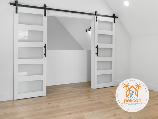 Building Photo - Striking 2BR / 2BA Home with Soaring Vaulted Ceilings