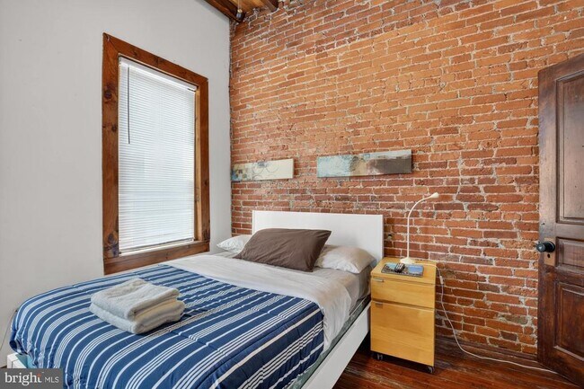 Building Photo - 4107 Ludlow St