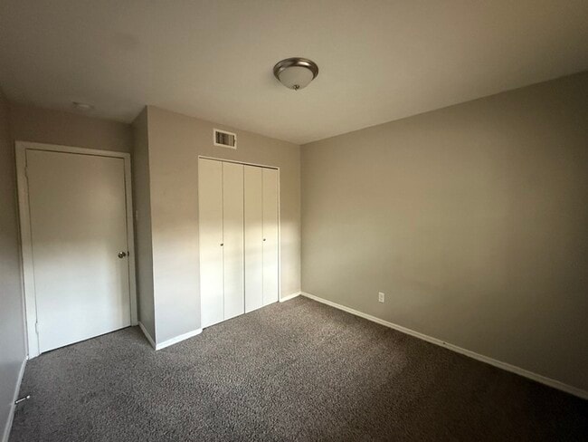 Building Photo - 9560 Crestshire Dr