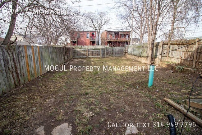Building Photo - 3 Bed 1.5 Bath HOUSE!!! Huge fenced backya...