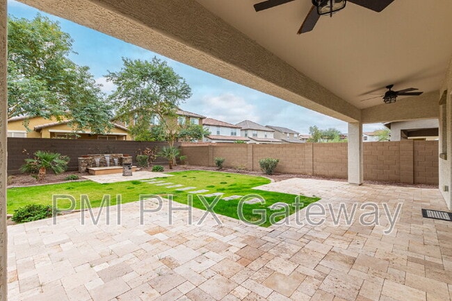 Building Photo - 735 E Constance Wy