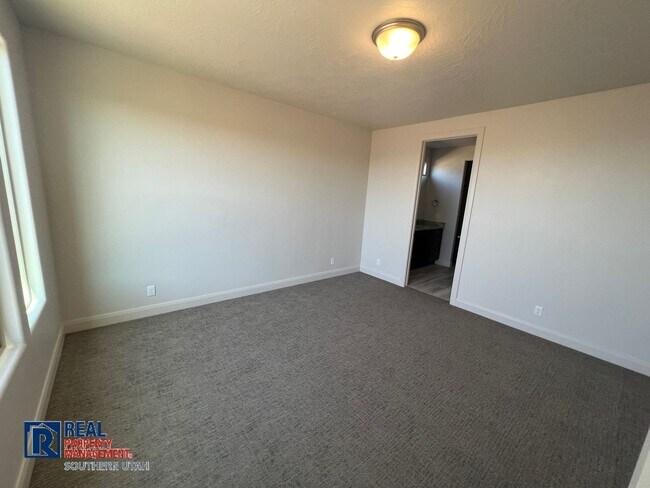 Building Photo - Newer home in Brio