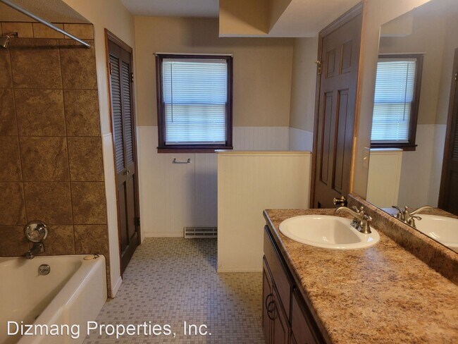 Building Photo - 3 br, 2 bath House - 656 W Katella St.