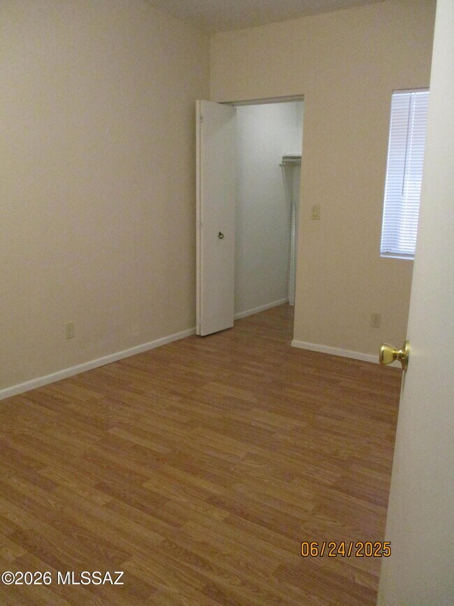 Building Photo - 8134 E Daniella Ln