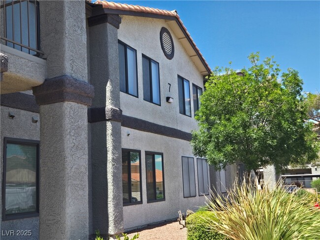 Building Photo - 1575 W Warm Springs Rd
