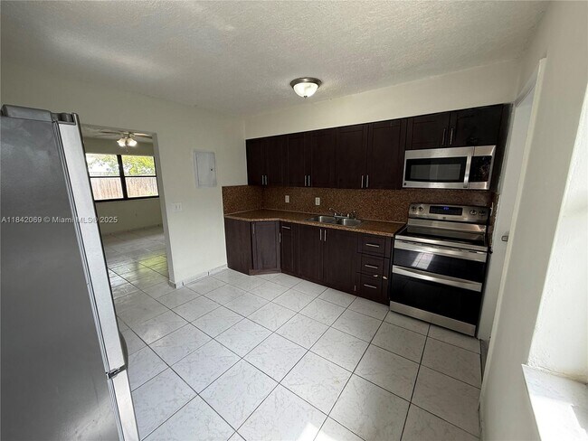 Building Photo - 2146 NW 18th Terrace