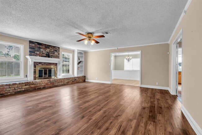 Building Photo - 23826 Farm Hill Dr