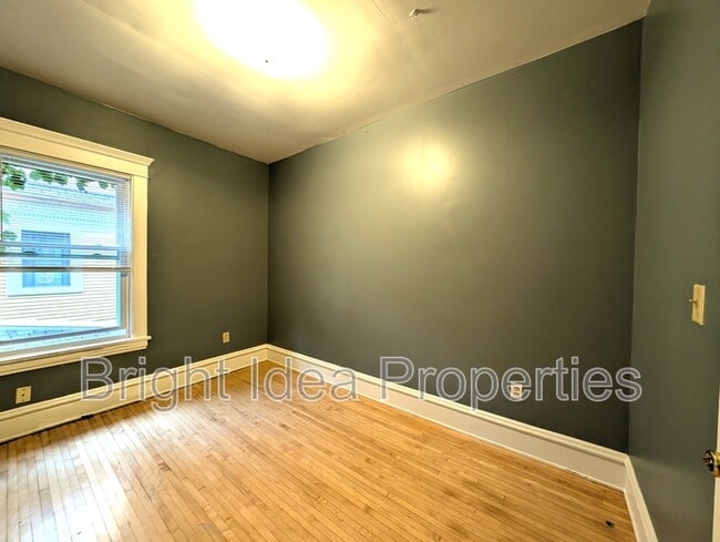 Building Photo - 2104 Emerson Ave S