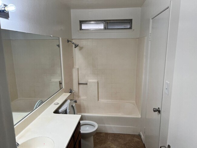 Building Photo - 5409 Tupper Ct