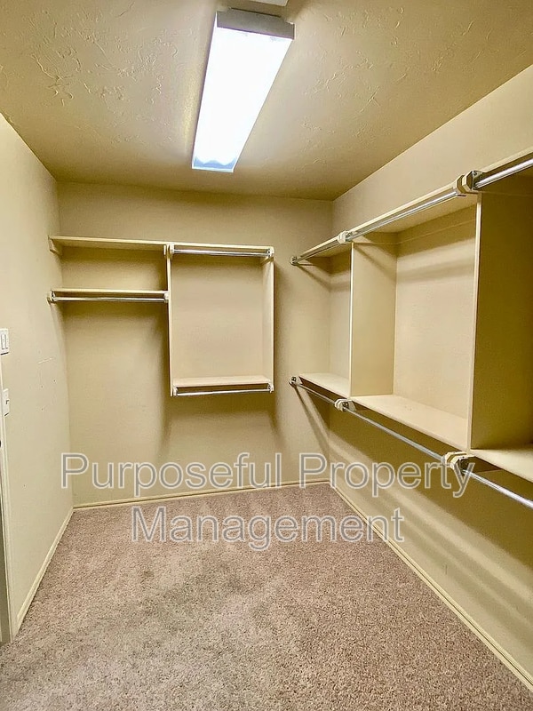 Building Photo - 2409 Austrian Pine Dr