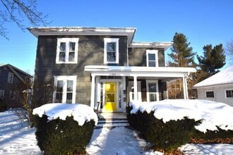 Building Photo - Studio apartment in Dowagiac