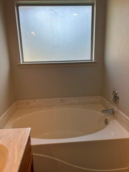 Building Photo - 1012 High Crest Dr