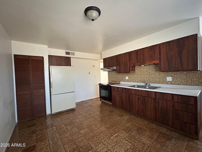 Building Photo - 2446 E Blanche Dr