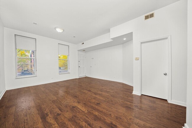 Building Photo - 1946 N Wilmot Ave