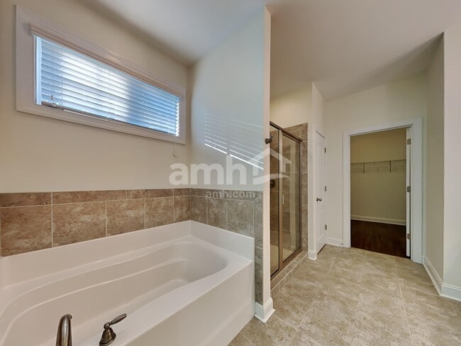 Building Photo - 111 Doral Blue Dr