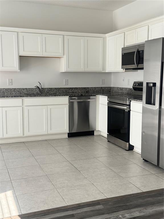 Building Photo - 233 Mandovi St