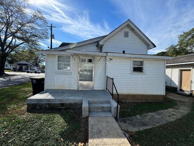 Building Photo - 2 Bedrooms, 1 Bathroom -  Single Family Home in North Rome! **Move-In Special**