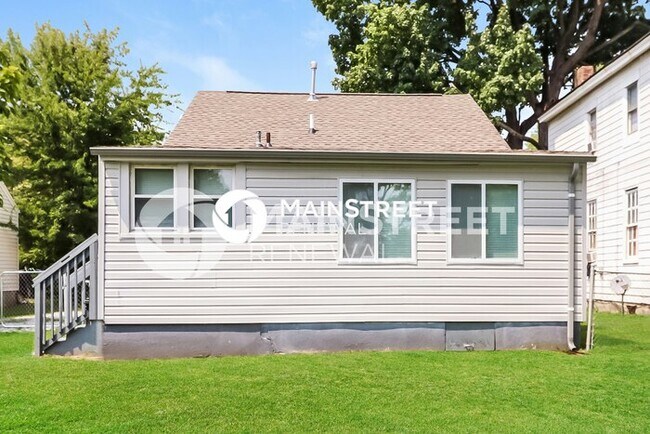 Building Photo - 3 Bedroom Pet-Friendly Home in Louisville, KY with Main Street Renewal