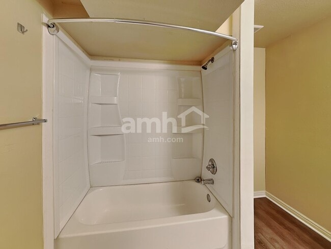 Building Photo - 5551 Geneva Way