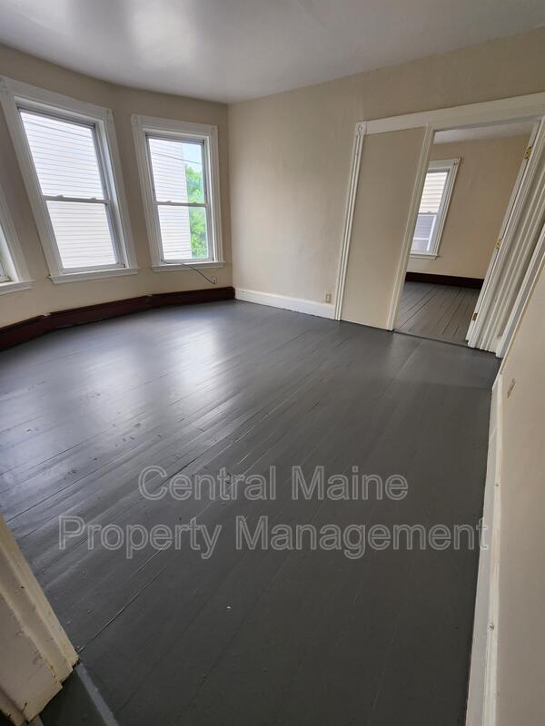 Building Photo - 53 River St