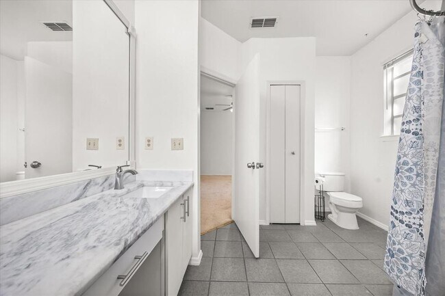 Building Photo - 126 Vista Verdi Cir