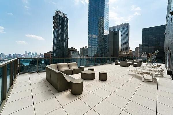 Building Photo - 113 Nassau St