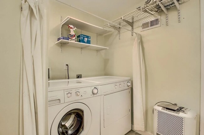 Building Photo - Charming 3-Bedroom Bungalow with Oversized...