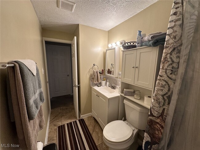 Building Photo - 558 Frost Rd