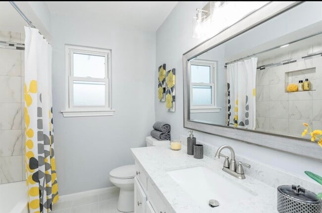 Building Photo - 15614 Pebble Bend Dr