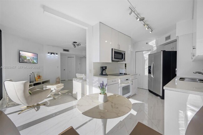 Building Photo - 20185 E Country Club Dr