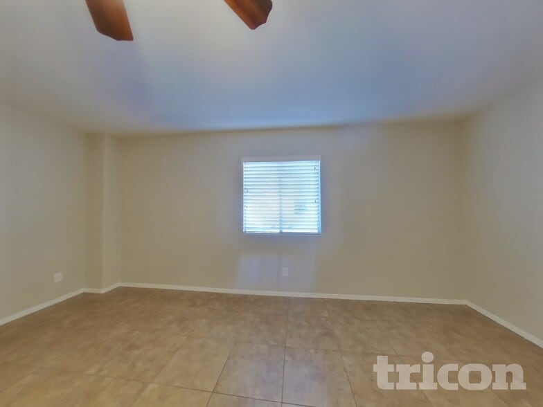 Building Photo - 1005 S Solomon