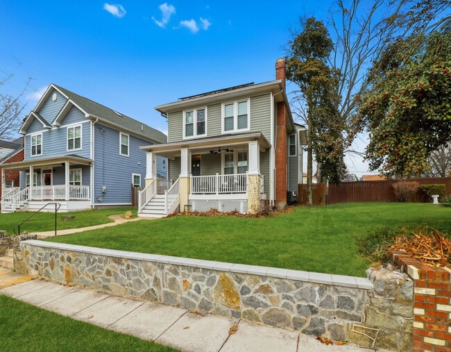 Building Photo - 30 Longfellow St NE