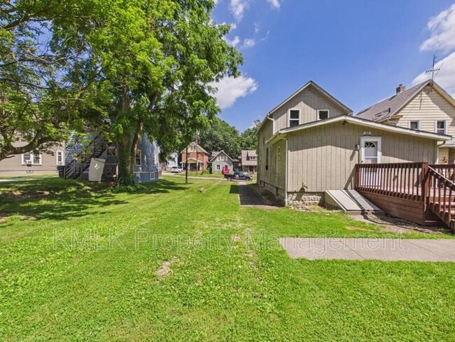 Building Photo - 534 Gage St