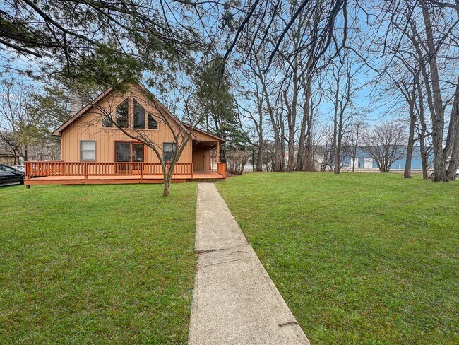 Building Photo - Cozy 2BR/1BA Single Family Home - Pet Friendly!