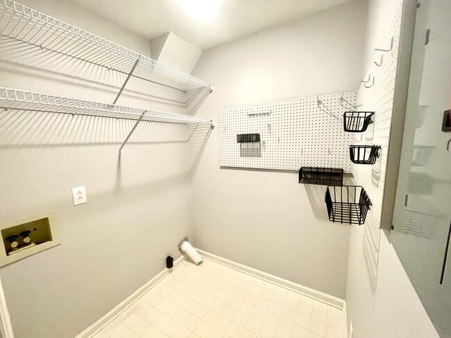 Laundry room - 1946 Black Fox Xing