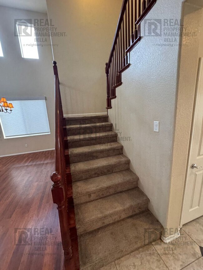 Building Photo - Spacious & Stylish 5-Bed, 3-Bath Home in Prime Murrieta Location