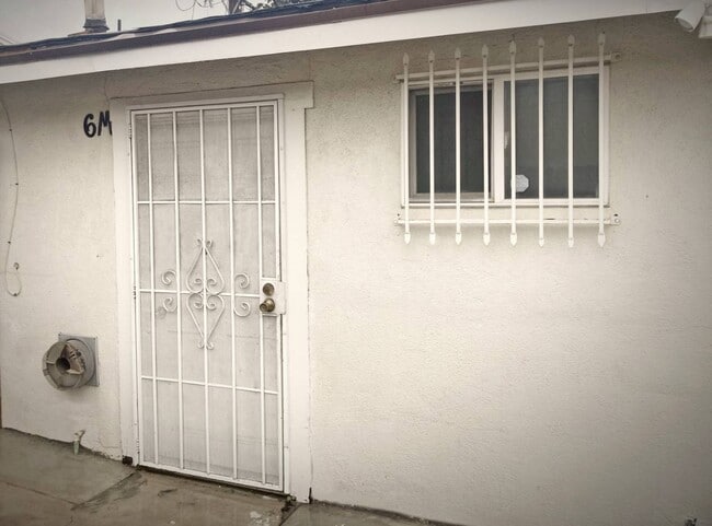 Building Photo - 13801 S Vermont Ave