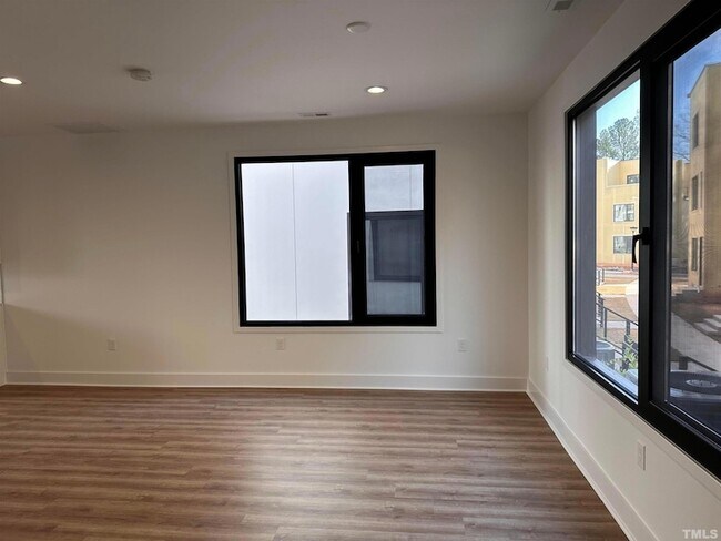 Building Photo - 1112 Nova St