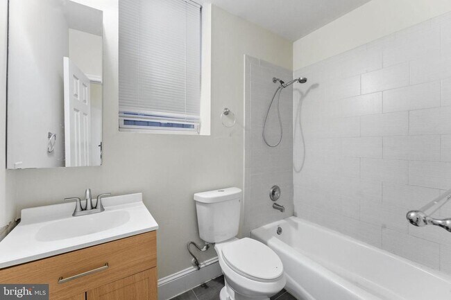 Building Photo - 1362 Irving St NW