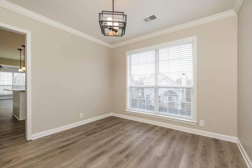 Building Photo - 3102 Creekview Ln