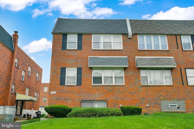 Building Photo - 9754 E Roosevelt Blvd