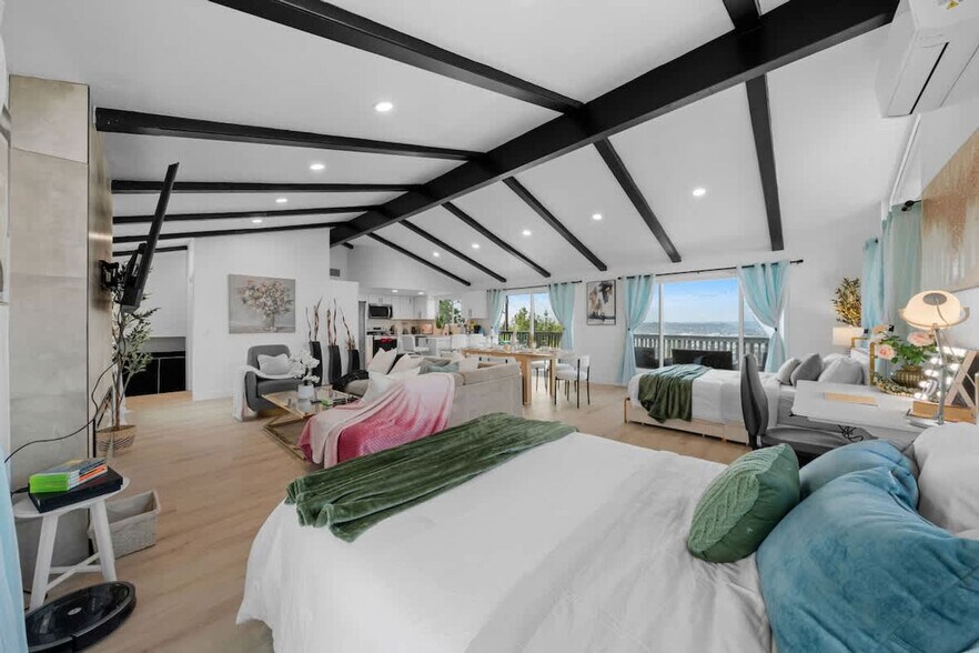 Building Photo - 5048 Bluff Pl