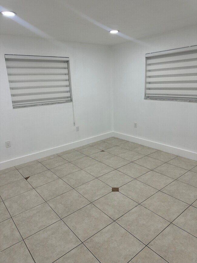 Building Photo - 1111 SW 76th Ave
