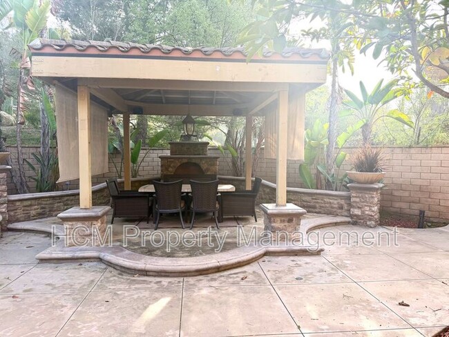 Building Photo - 114 Tearose