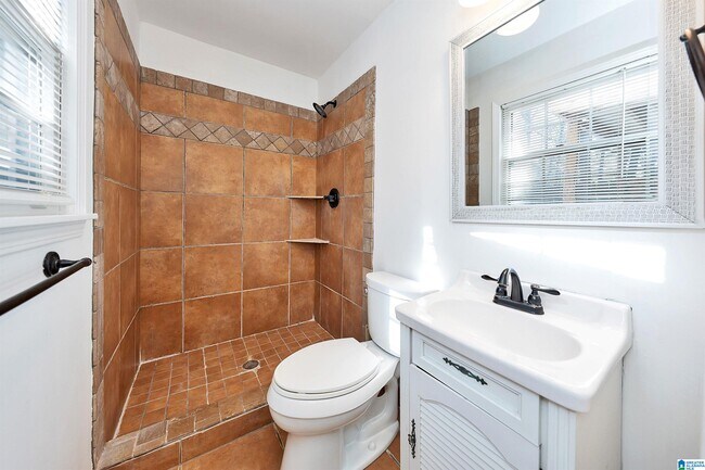 Building Photo - 1327 3rd Ave SW