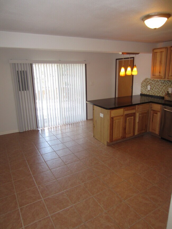 Building Photo - 2020 Salt Dr