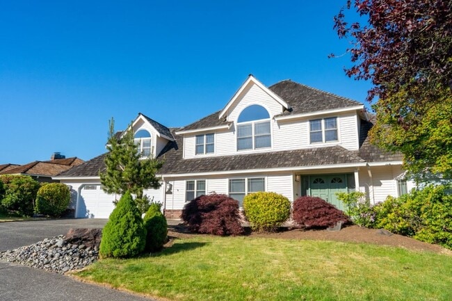 Building Photo - 3Bd/3Ba Bellevue House