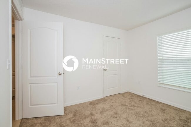Building Photo - 4 Bedroom Pet-Friendly Home in Mascotte, F...