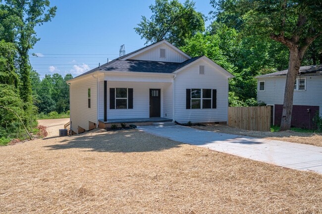 Building Photo - Your New Home Awaits in Hickory!